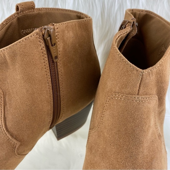 OLD NAVY TAN SUEDE ANKLE BOOTS SIZE 8 - Picture 4 of 9